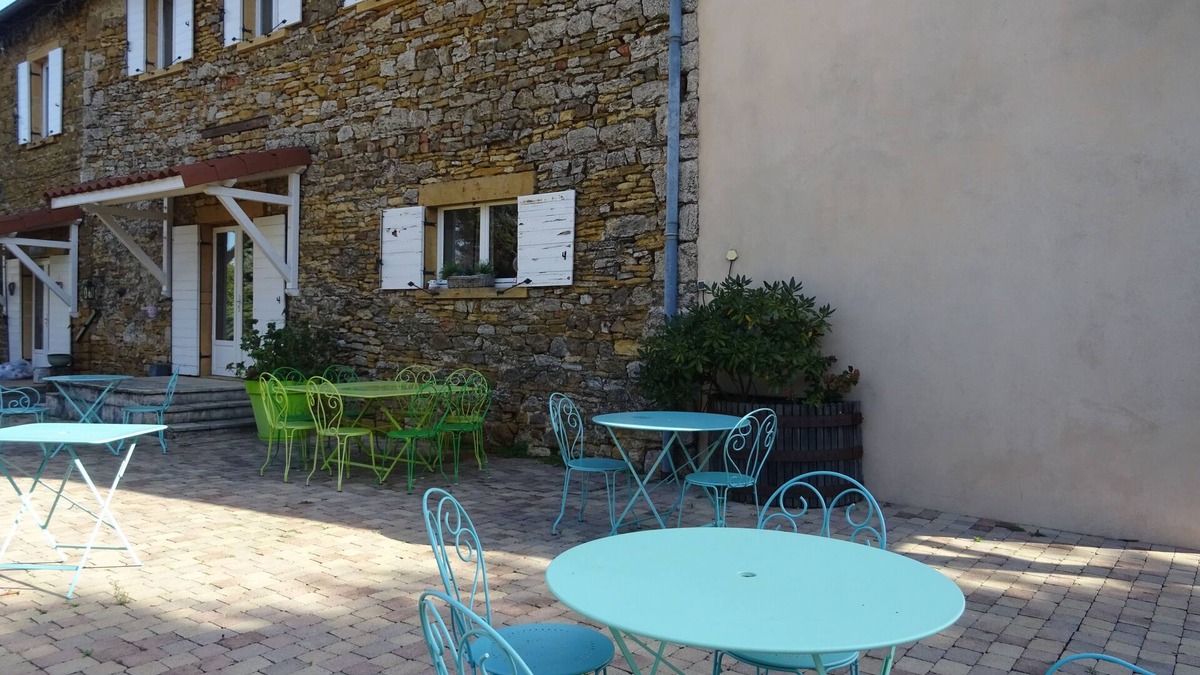 Beaujolais Pierres Dorees Cottage | Domaine des Vignes d'Hôtes Group accommodation, family and events
