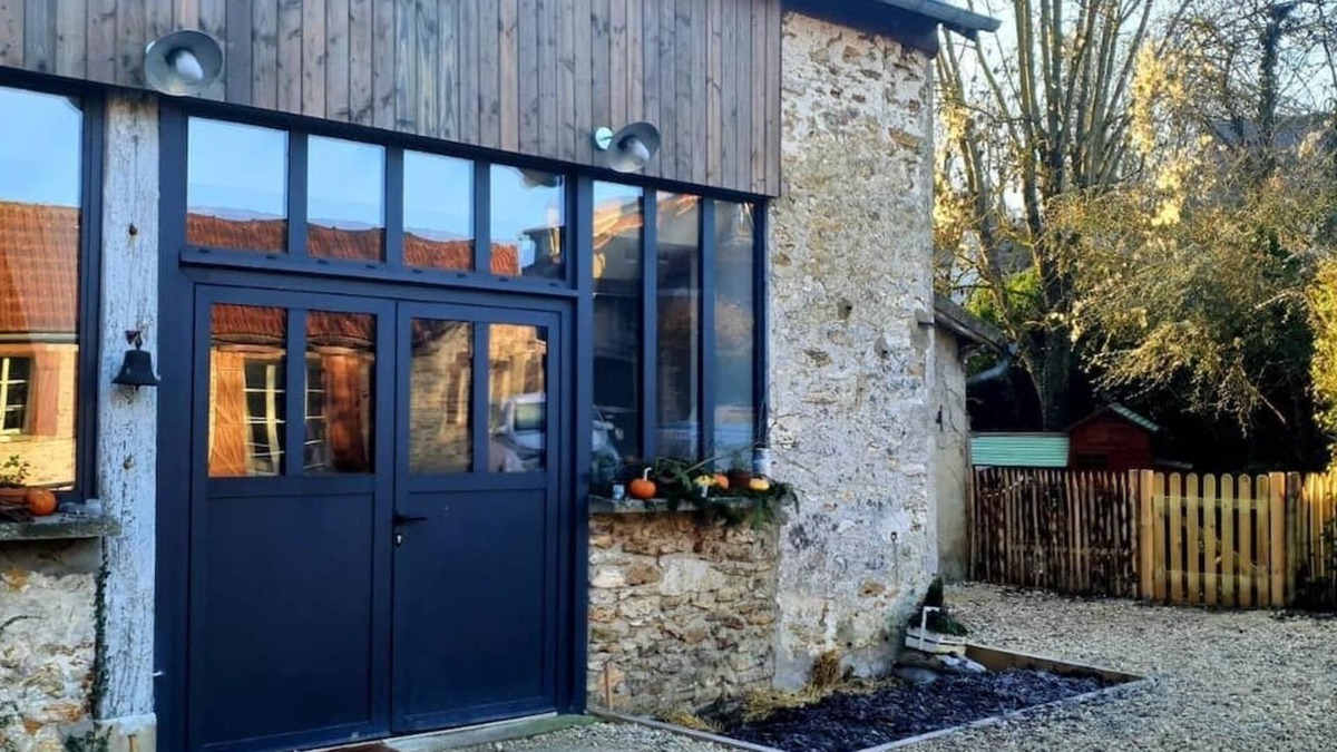 Droue-sur-Drouette House | Domaine ds Pousses in the heart of1 country village