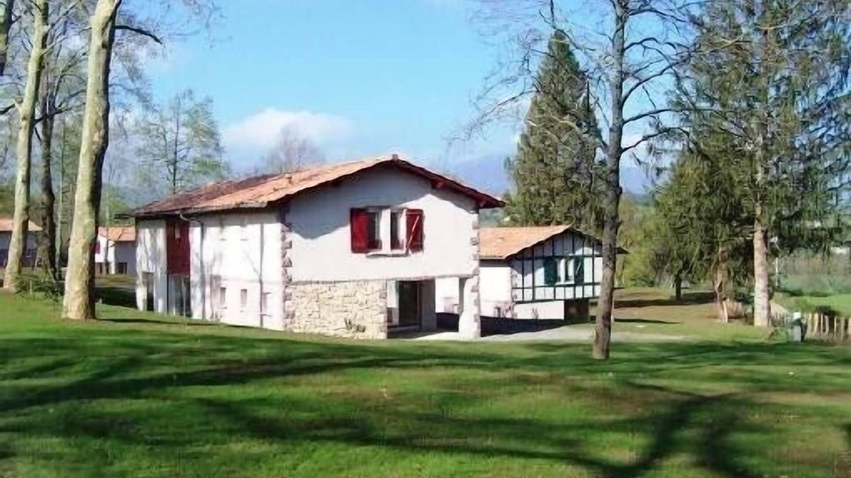 Saint-Jean-le-Vieux House | Domaine du Lac d'Harrieta your holiday in Basque Country: 2 to 56