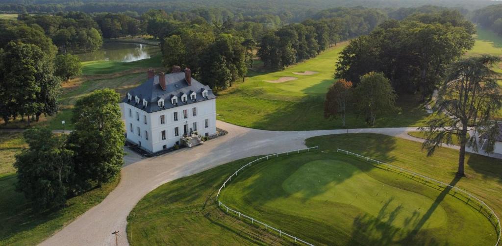 Chassy Hotel | Domaine Du Roncemay - Hôtel, Restaurants, Spa & Golf
