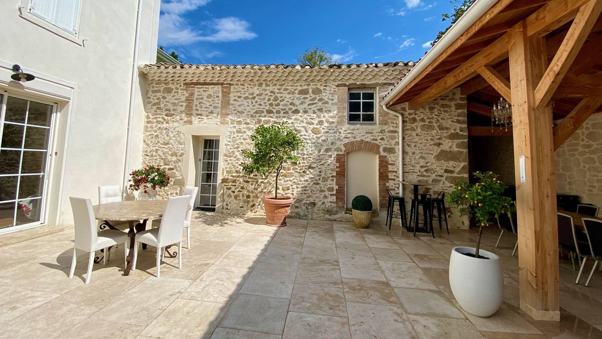 Barcelonne House | Domaine en Pleine Campagne au Pied du Vercors Piscine SPA Hamam Calme et Confort