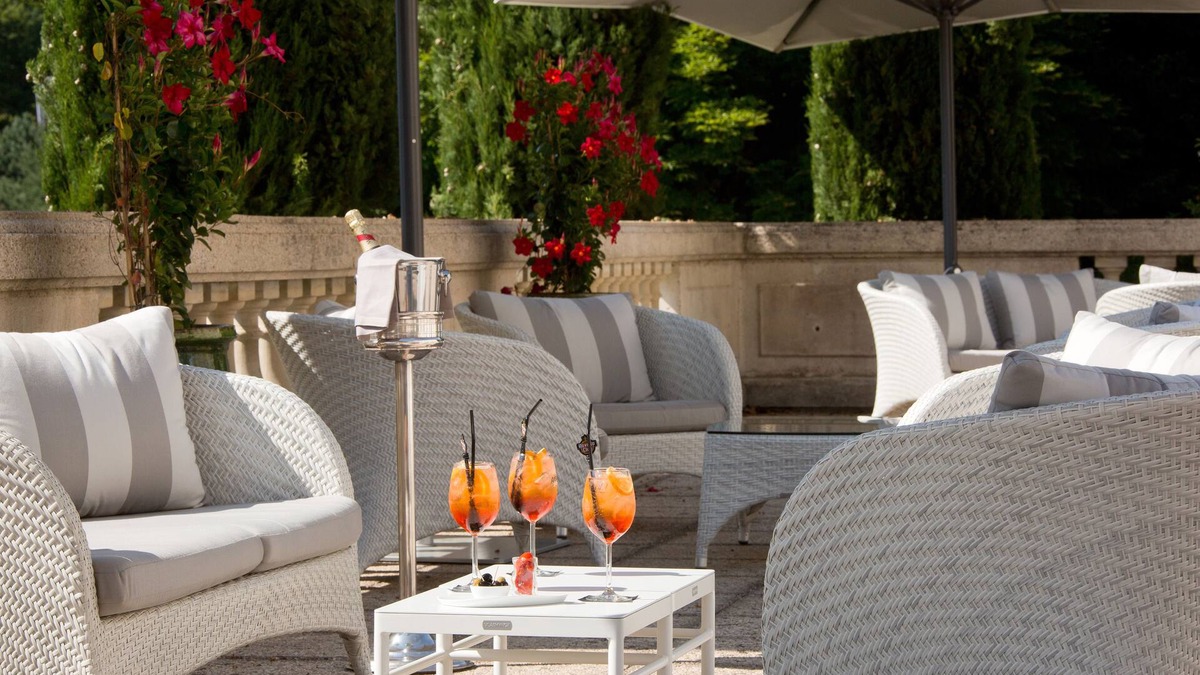 Fontenay-sur-Loing Hotel | Domaine et Golf de Vaugouard - La Maison Younan