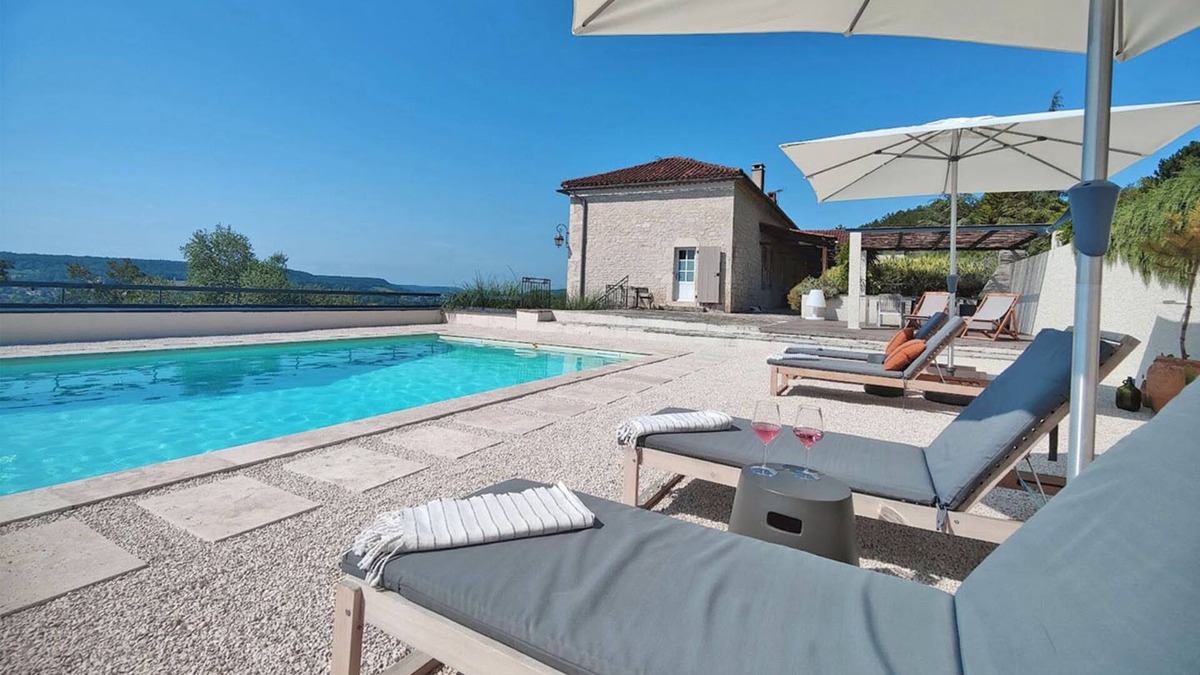 Montcuq-en-Quercy-Blanc Apartment | Domaine Lapèze, hilltop house in the Lot with stunning views, walk to Montcuq.n