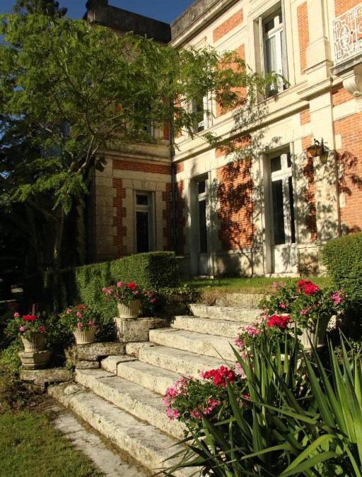Montmoreau-Saint-Cybard Bed & Breakfast | Domaine de Champ rose