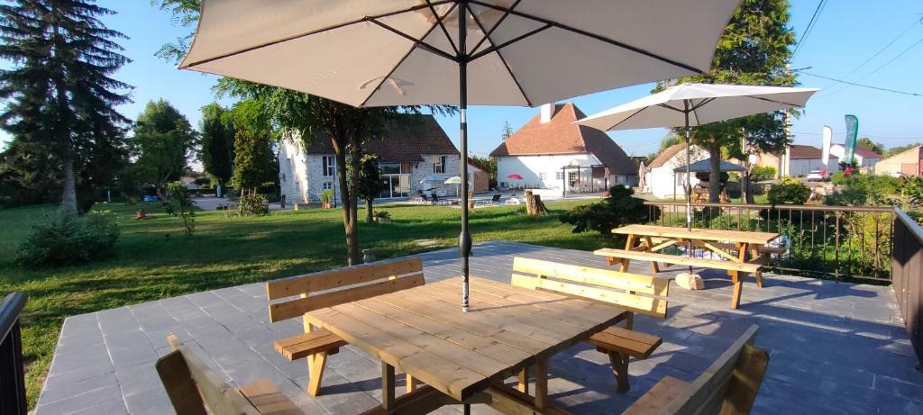 Saint-Symphorien-sur-Saone House | Domaine Ravy-La Camélia
