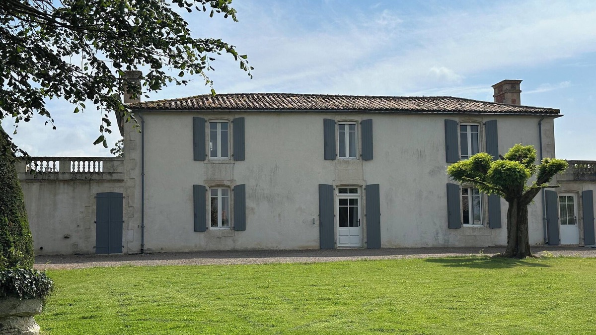 Champagne-les-Marais House | Domaine "LE Logis DE L'oie" Avec Piscine Dans un Parc Clos de Murs en Pierre