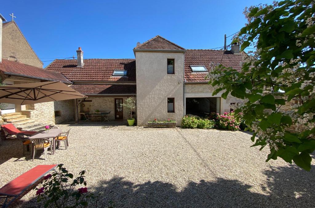Villaines-les-Prevotes House | Domaine Les Hauts Prés