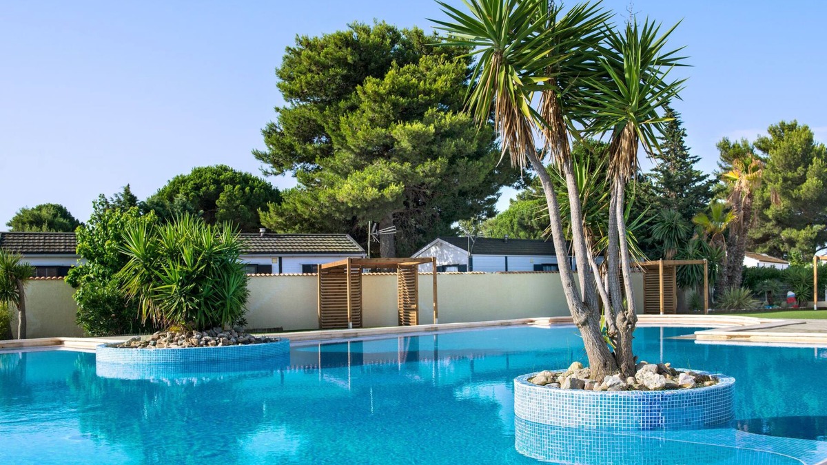 Les Cabanes de Fleury House | Domaine Les Mûriers by Interhome