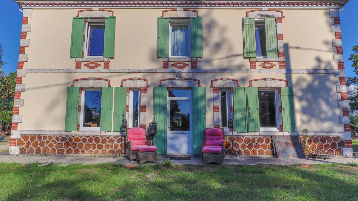 Trensacq House | Domaine Les Maisons Des Houssats with shared pool, terrace and Wi-Fi