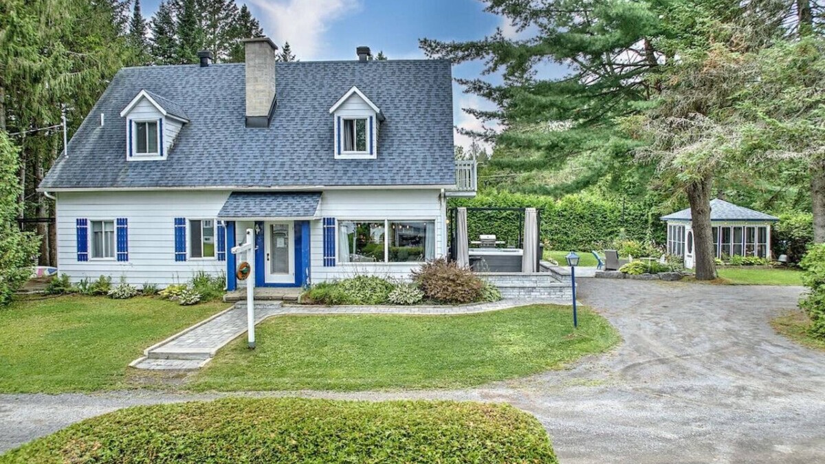 Saint-Jean-de-Matha Ski Chalet | Domaine Ormes Hot Tub Lake Pool Table Kayak