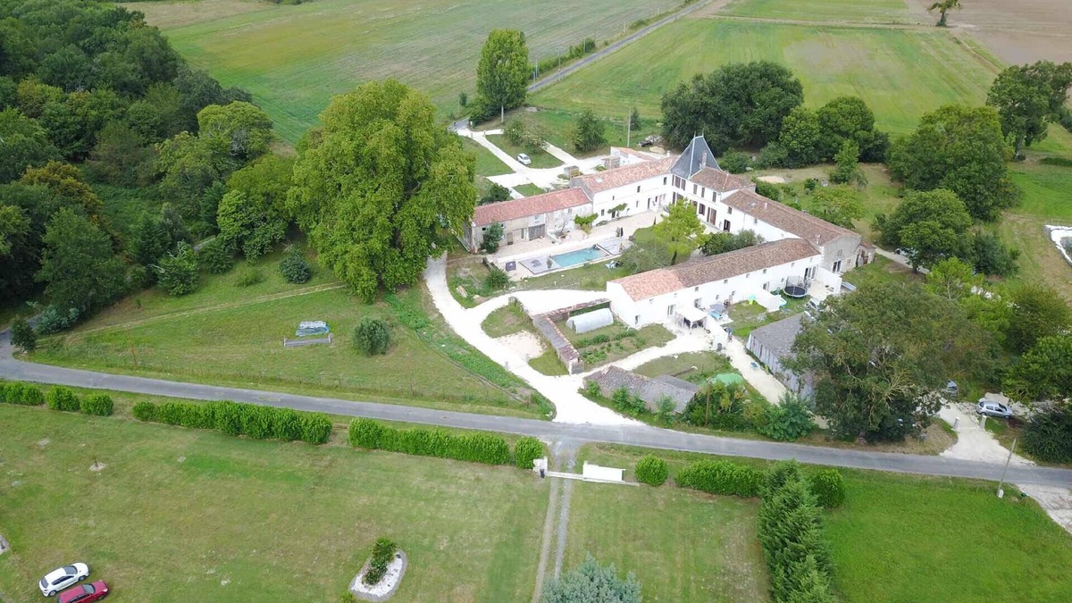 Sainte Gemme Cottage | Domaine privatisé LA FROMIGERE - 36 rooms and 84 beds - Swimming pool