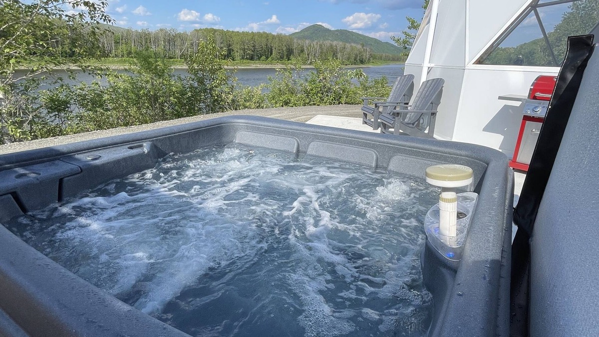 Listuguj Mi'gmaq First Nation Cottage | Dome 4 Exquisite Waterfront Retreat, Just Minutes from Sugarloaf Provincial Park