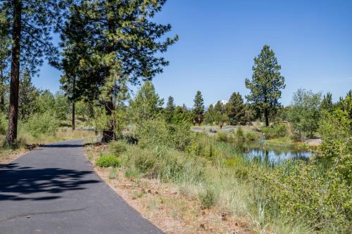 La Pine House | Dome Home - Meredith Lodging