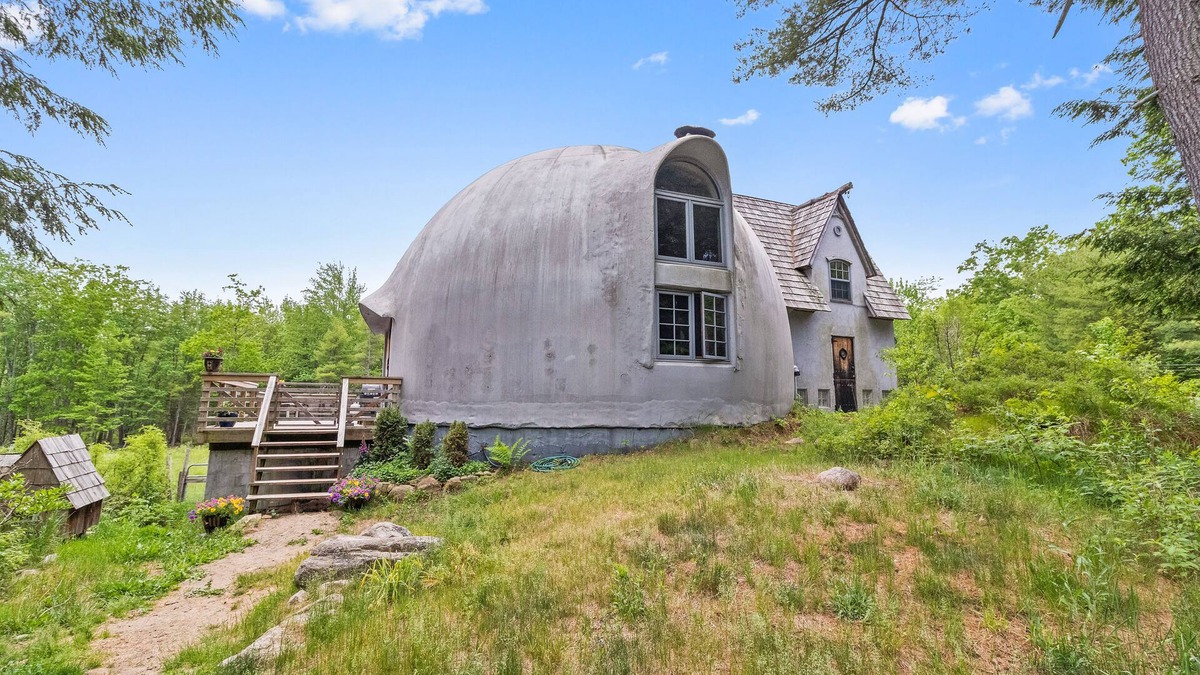 Biddeford House | Dome Home on 42 Acres! Close to the Beach and Downtown Kennebunkport