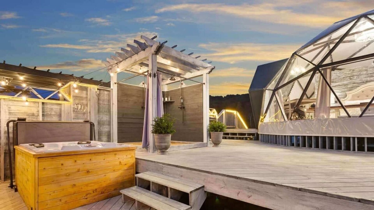 Lupton City Villa | Dome - Luxe Summary: