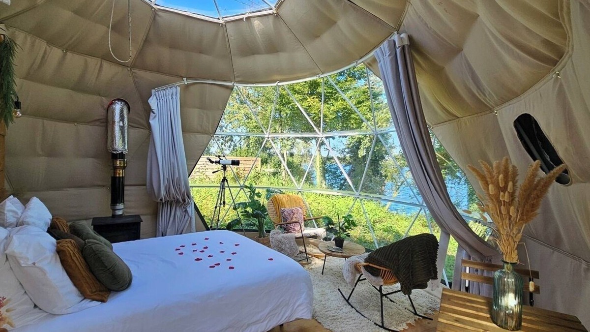 Cannes-Ecluse Cabin | Dome with transparent roof, jacuzzi, telescope, rowing boat, 1h from Paris - RER station