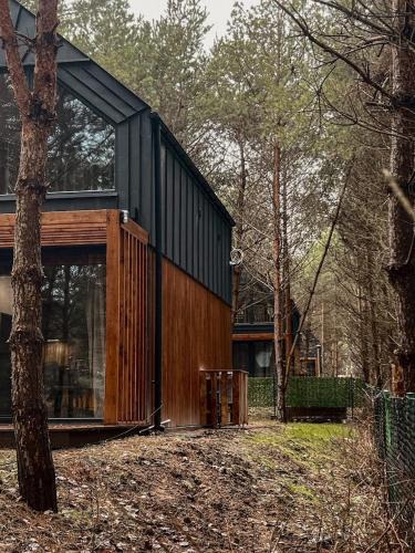 Rakow House | DOMEK LABA CHAŃCZA nad zalewem, domek w lesie z opcją balii NA WYŁĄCZNOŚĆ, ANTRESOLA
