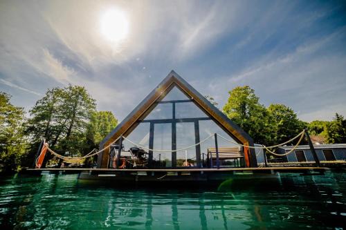 Mragowo Villa | Domek na Wodzie FM - Czarna perła