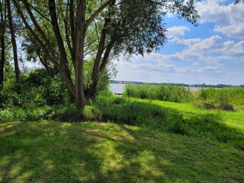 gmina Prabuty House | Domek nad jeziorem przy lini brzegowej Górowychy, Pomorze