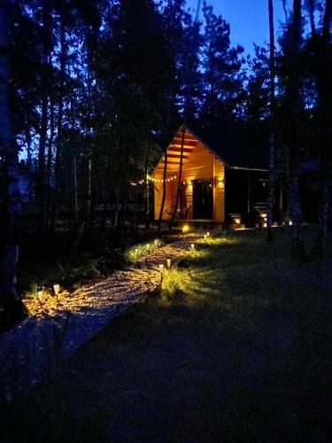 Lgin House | DOMEK W BRZOZACH nad jeziorem z balią na wyłączność