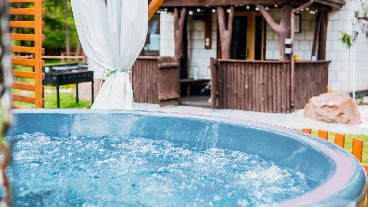 gmina Ozarow House | Domek z jacuzzi w środku lasu, brak sąsiadów, 2 km od zwartej zabudowy.