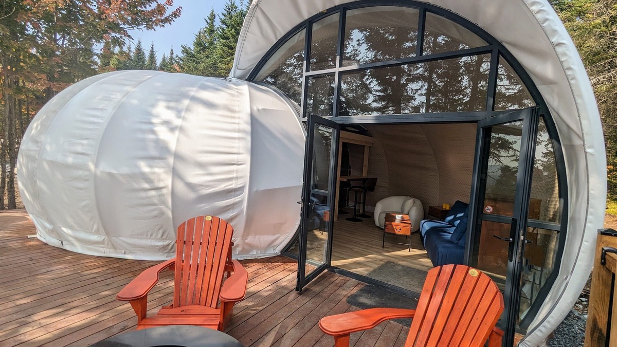 Saint-Luc-de-Bellechasse Ski Chalet | Domes, Luxury glamping