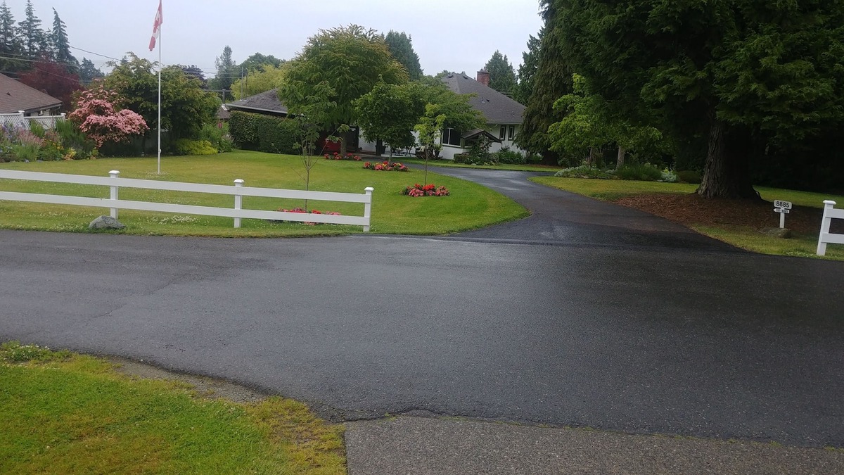 Sidney House | Dominion Brook Park Vacation Rental - Beautiful suite with garden/park views.