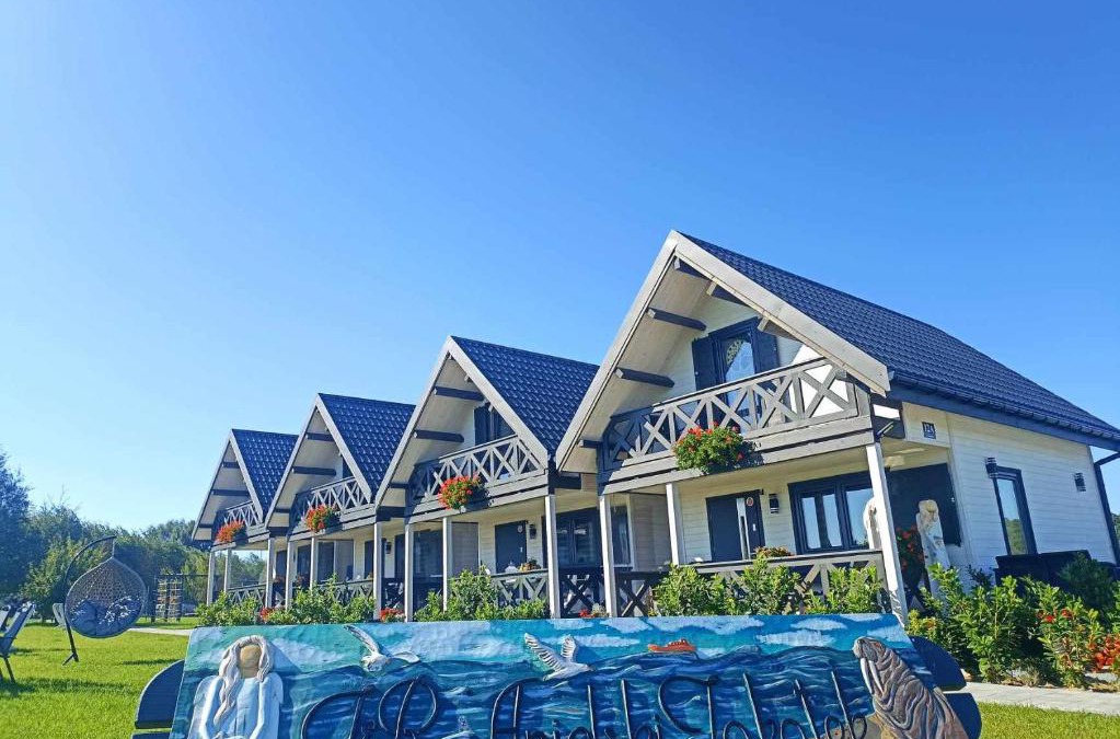 Mielno House | Domki Anielski Zakątek J&R nad Bałtykiem DELUX z balią ogrodową z jacuzzi i klimatyzacją