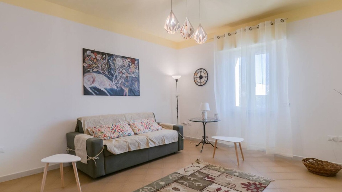 Squinzano Apartment | Domus Perrone Garden Yellow