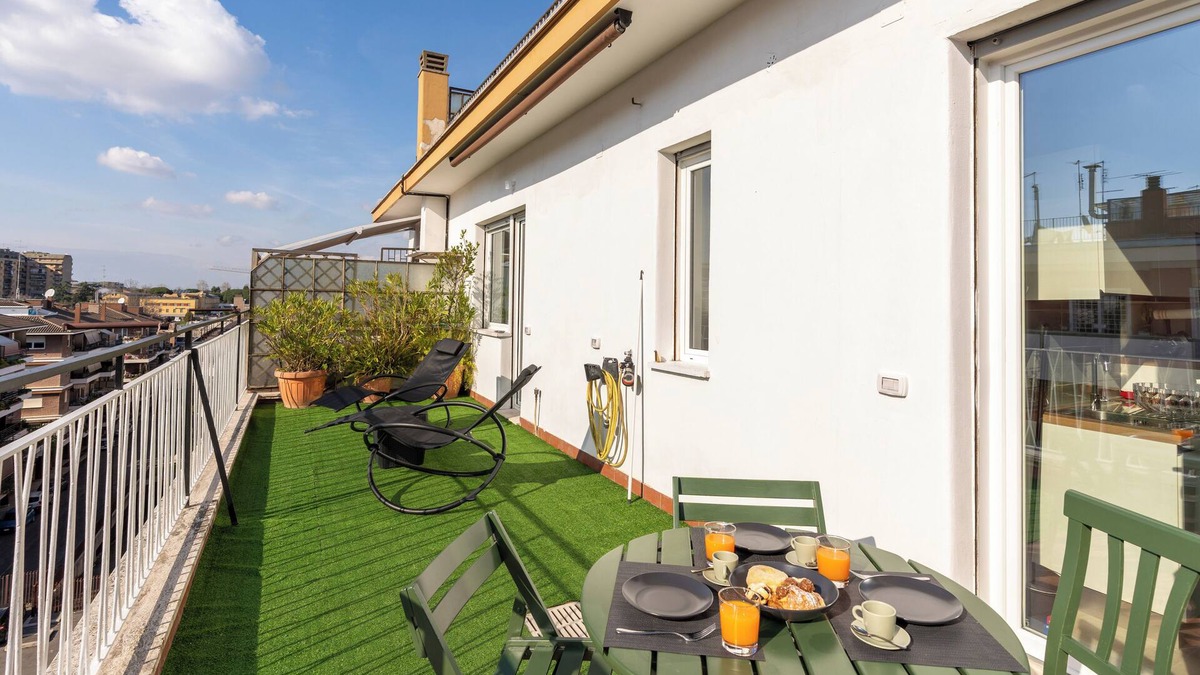 Quartiere XXII Collatino Apartment | DOMVS TIBVRTINA [SOLARIUM ZONE], Rome.