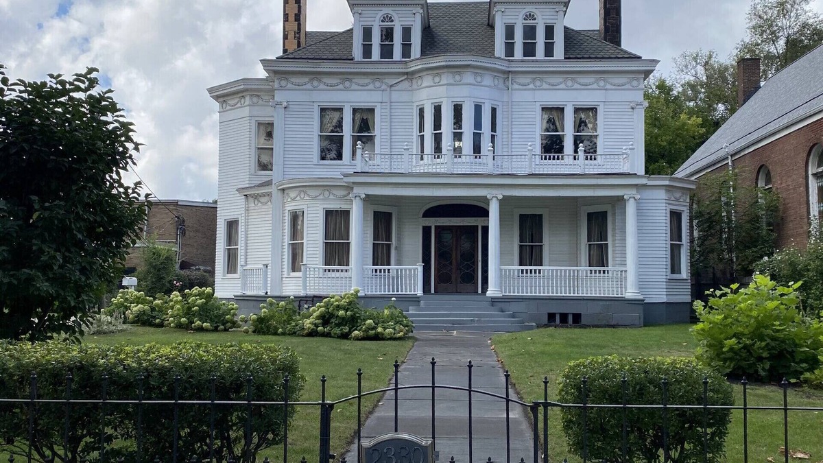 Tremont House | Don's Welcome Inn - In the Heart of Tremont