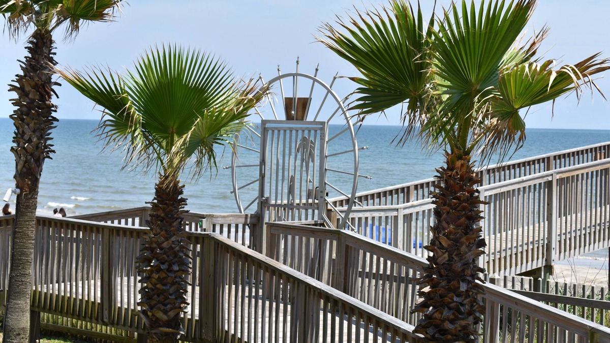 Galveston Condo | Don't Cross Seawall to Get to the Beach!