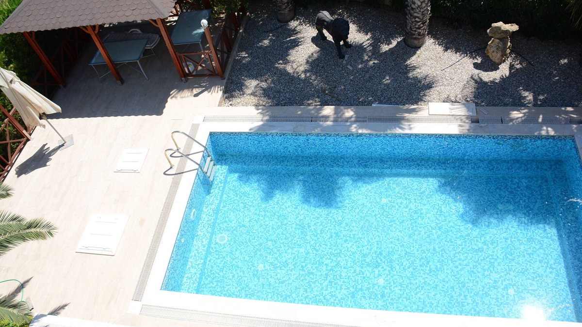 Kadriye Villa | Don't missing your Great vacation.etrafı kapalı olan muhafazakar villa!