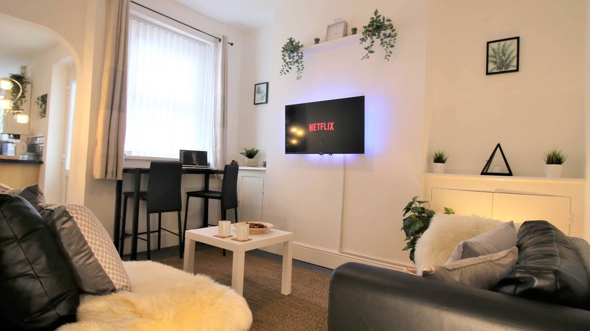 Roath House | Donald Street (4 beds)