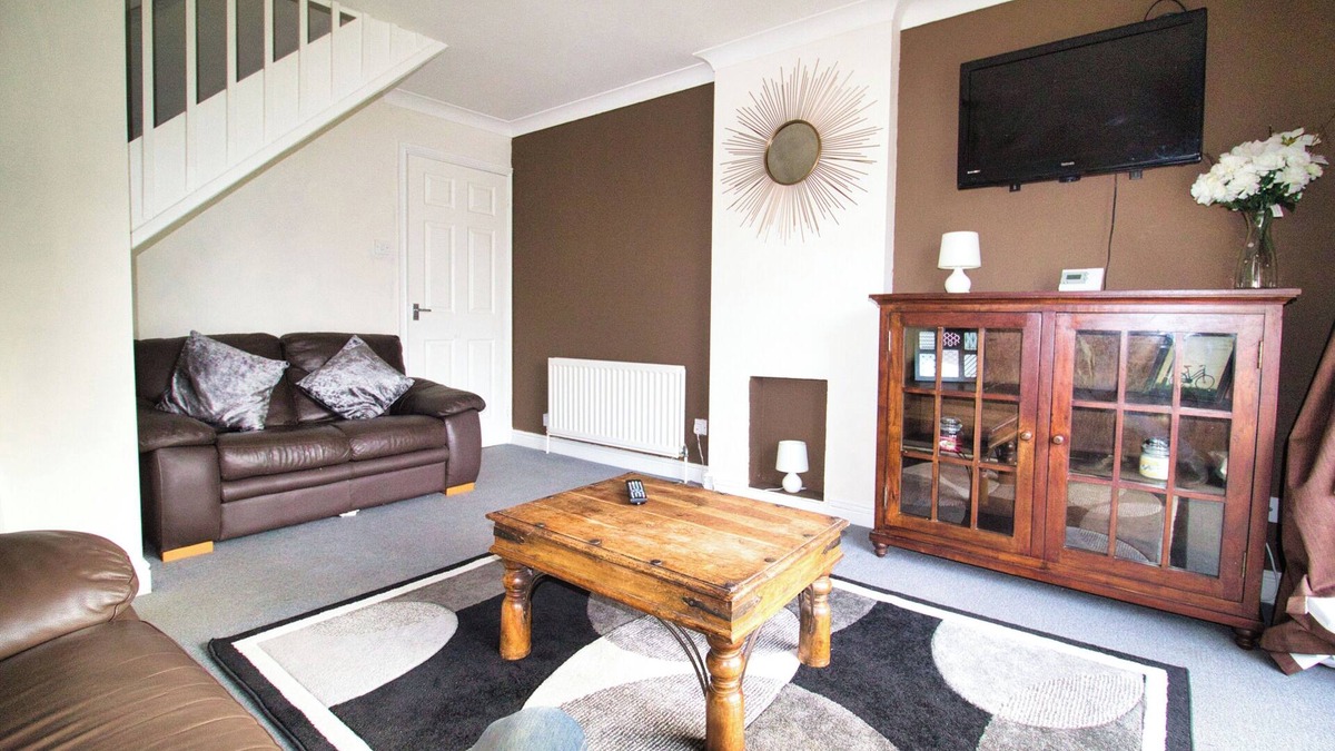 Kirk Sandall House | Doncaster -Very Quiet-Private Parking-Dog Friendly