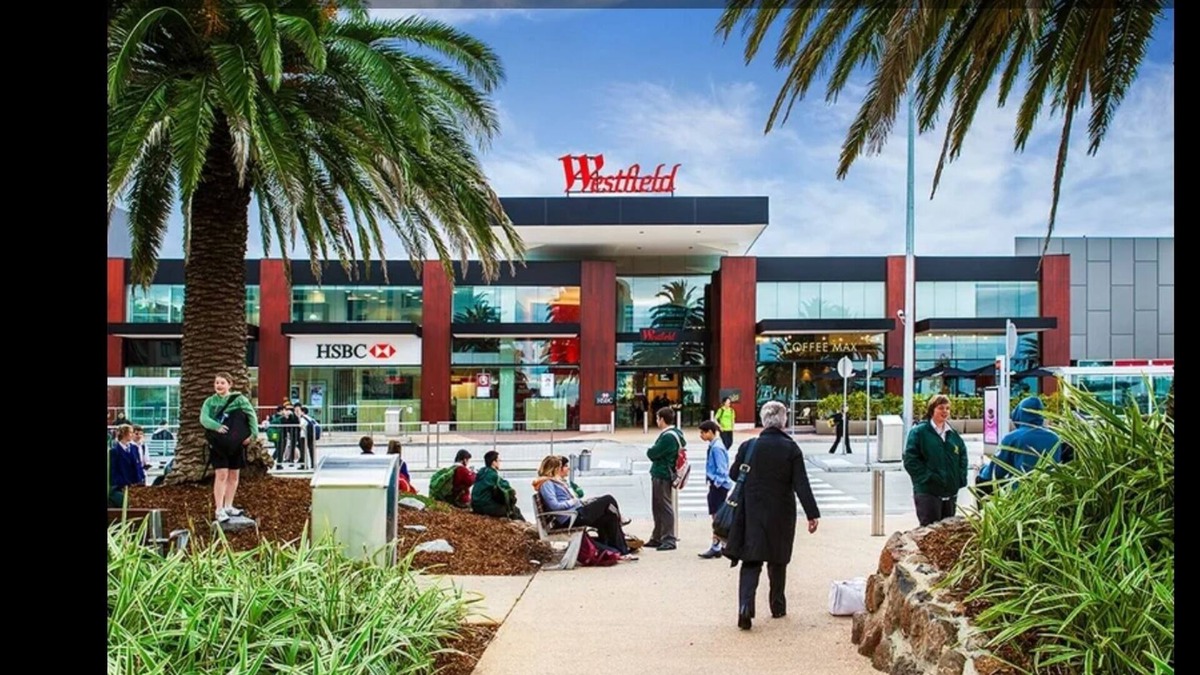 Doncaster House | Doncaster Westfield Shopping Mall Holiday House