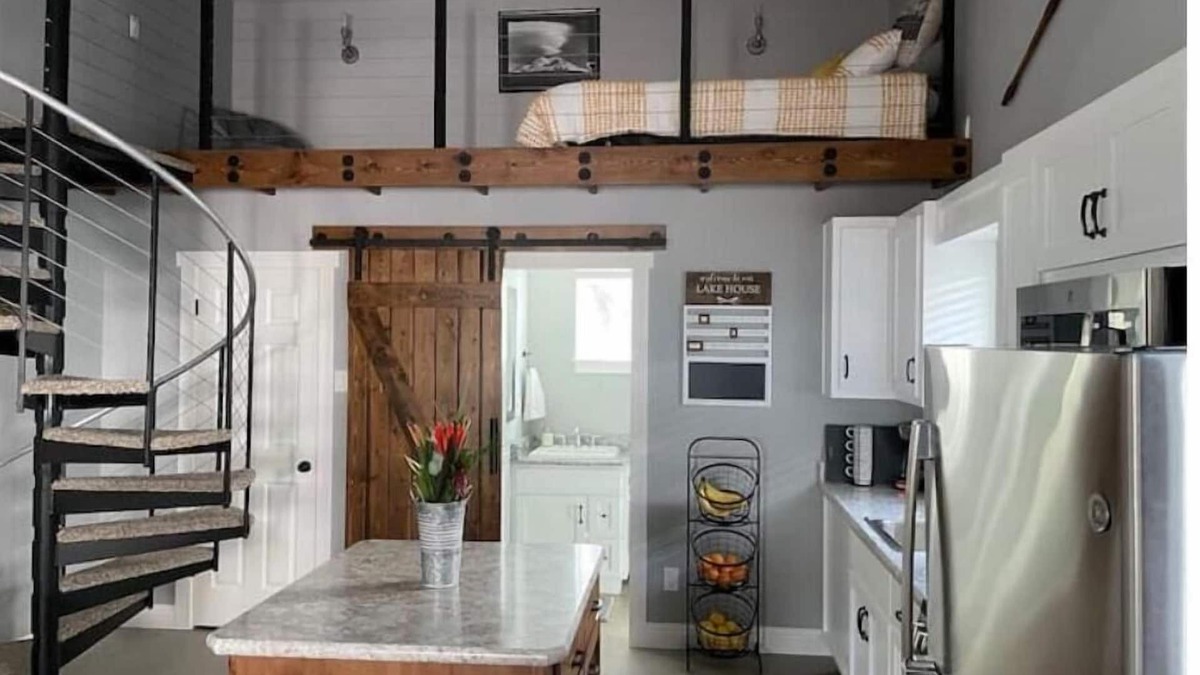 Lakehead-Lakeshore Cottage | Doney Creek Studio