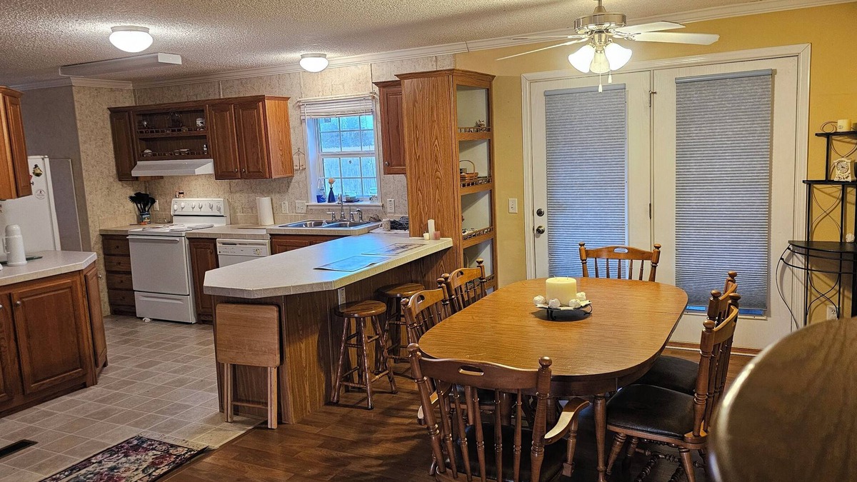 Doniphan House | Doniphan/Current River 3br/2ba Rural Getaway 50 acre Ryan's Ranch