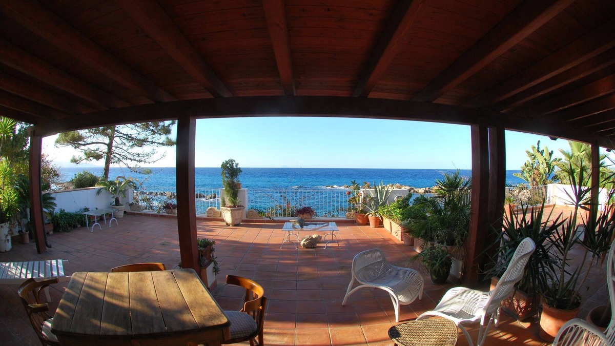 Favazzina House | Donna Eugenia: a house in front of the sea for an unforgettable holiday