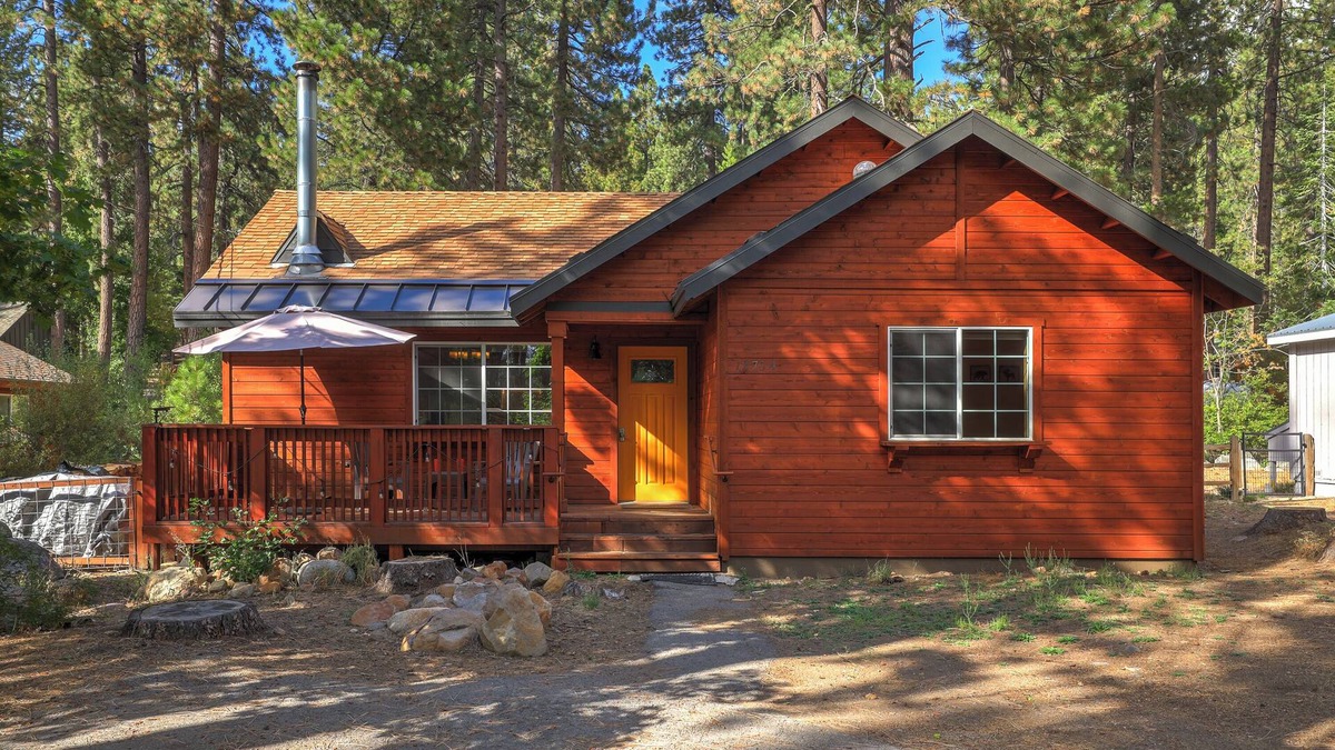 Truckee Cabin | #DonnerBliss⛰HotTub👙FirePit🔥PetFriendly🐶WoodStove🪵