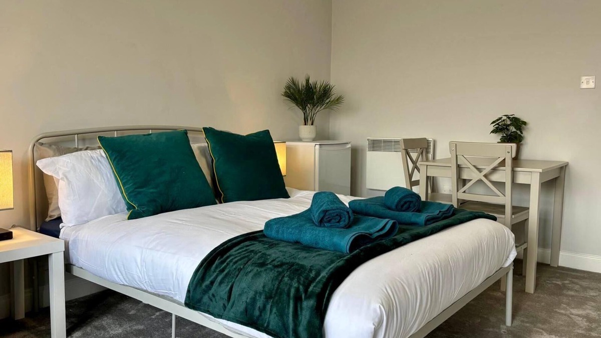 Donnington Apartment | Donnington Apartments - Studio 1