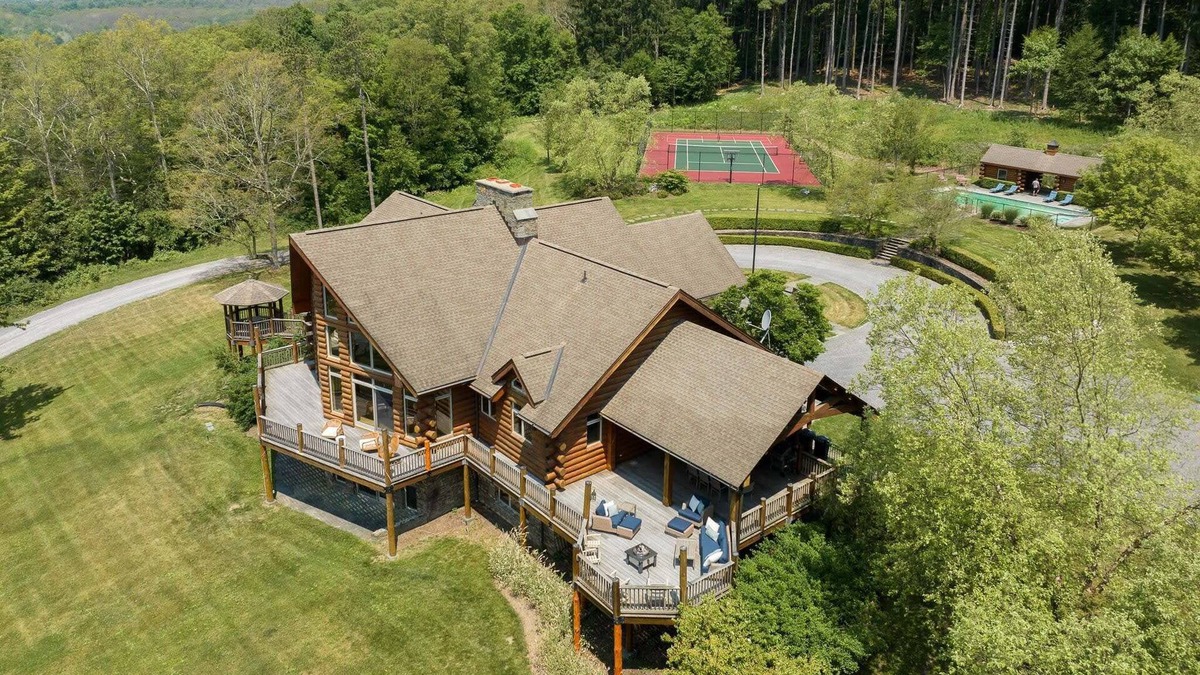 Ancram House | Doodletown Lodge & Cabin: Pool—Pickleball—Tennis+