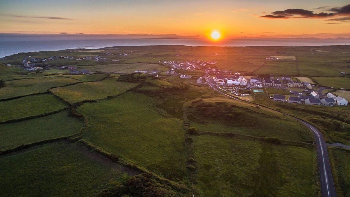 Doolin Cottage | Doolin Village L07 - a two story that sleeps 6 guests in 3 bedrooms