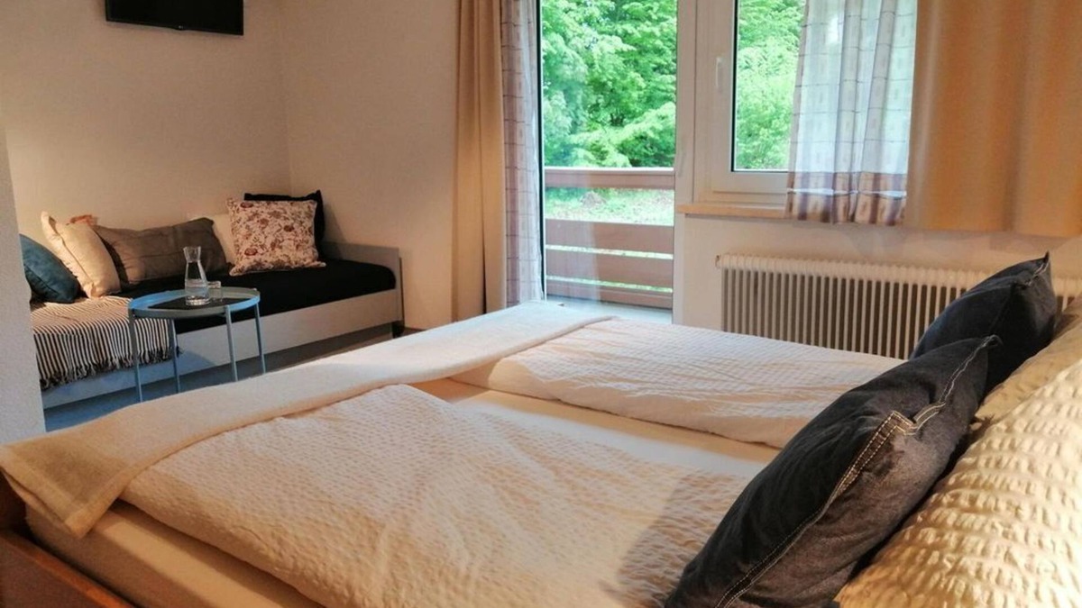 Finkenstein am Faaker See House | Doppelzimmer Südseite Balkon - Grüner Heinrich - Bett & Frühstück
