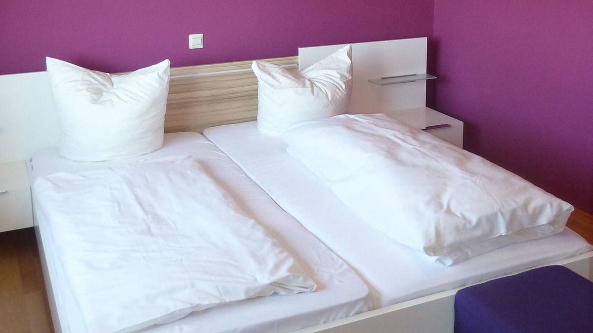 Radolfzell am Bodensee Apartment | Doppelzimmer Komfort-Plus mit eigenem Bad oder Dusche und WC