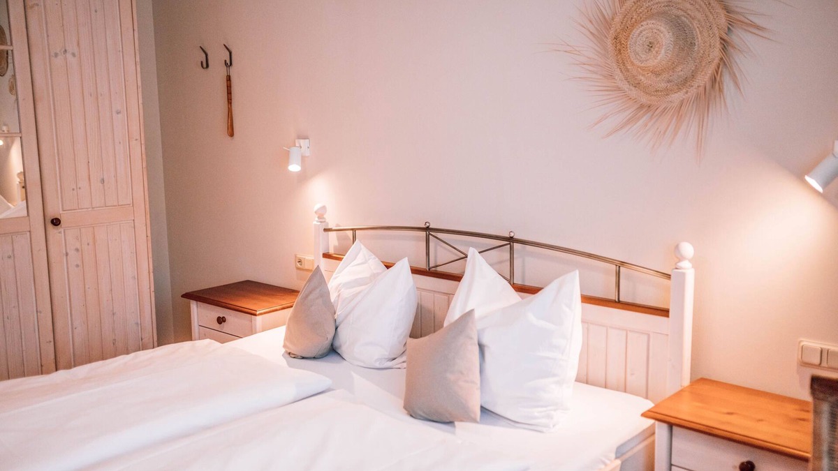 Weiler bei Monzingen Apartment | Doppelzimmer mit Badewanne - Schmidtburger HOF - Wein/Restaurant/Pension