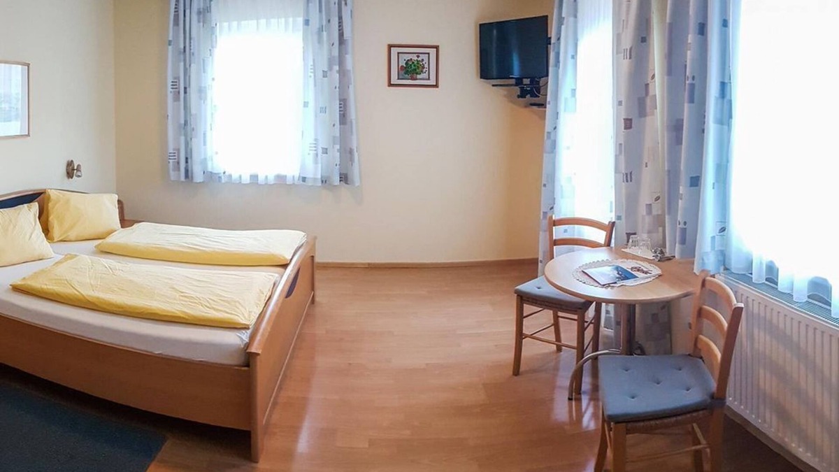 Bad Waltersdorf Bed & Breakfast | Doppelzimmer - ab 7 Nächte - Thermenpension Gigler