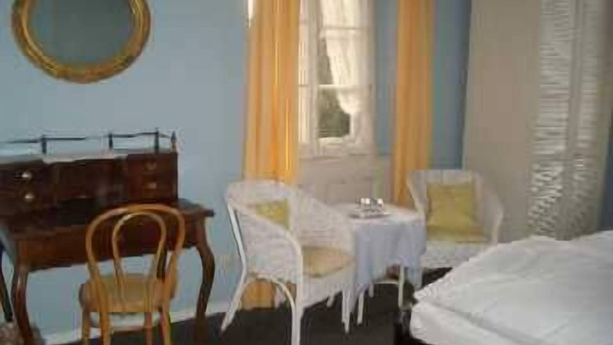Badenweiler Apartment | Doppelzimmer "blaues Zimmer" mit Dusche/wc und Balkon
