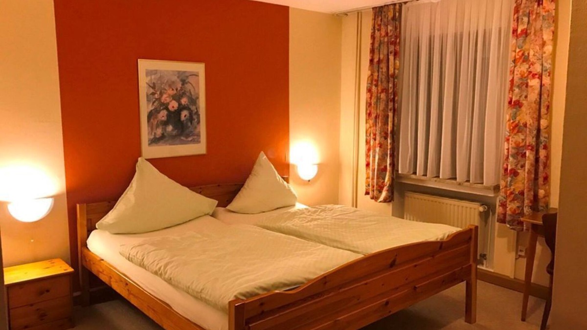 Schillingen Bed & Breakfast | Doppelzimmer, Dusche Oder Bad, WC, 1 Schlafraum - Gasthaus-pension-metzgerei Maßem