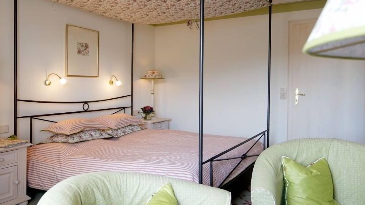Kirchzarten Apartment | Doppelzimmer "Komfort" mit WC und Dusche